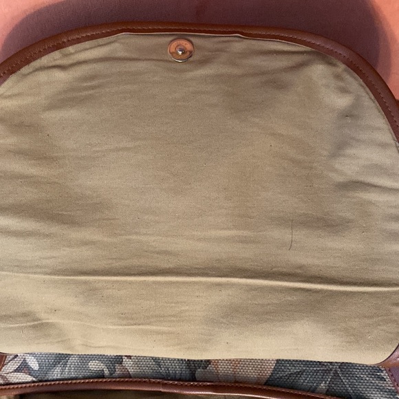 Liz Claiborne handbag. Good used condition. - Picture 7 of 11